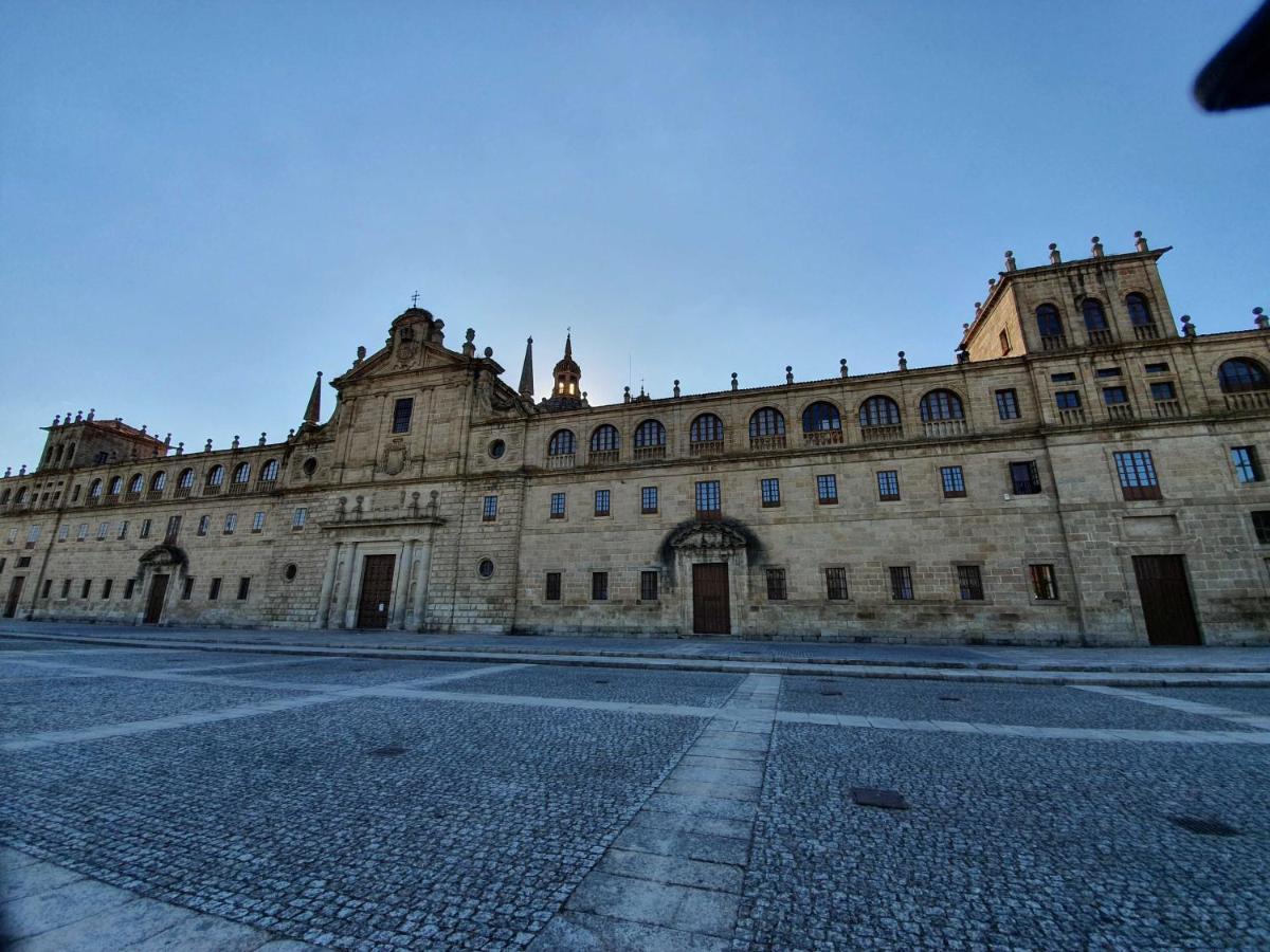 Acogedor Apartamento En El Centro De Monforte Monforte De Lemos Eksteriør billede