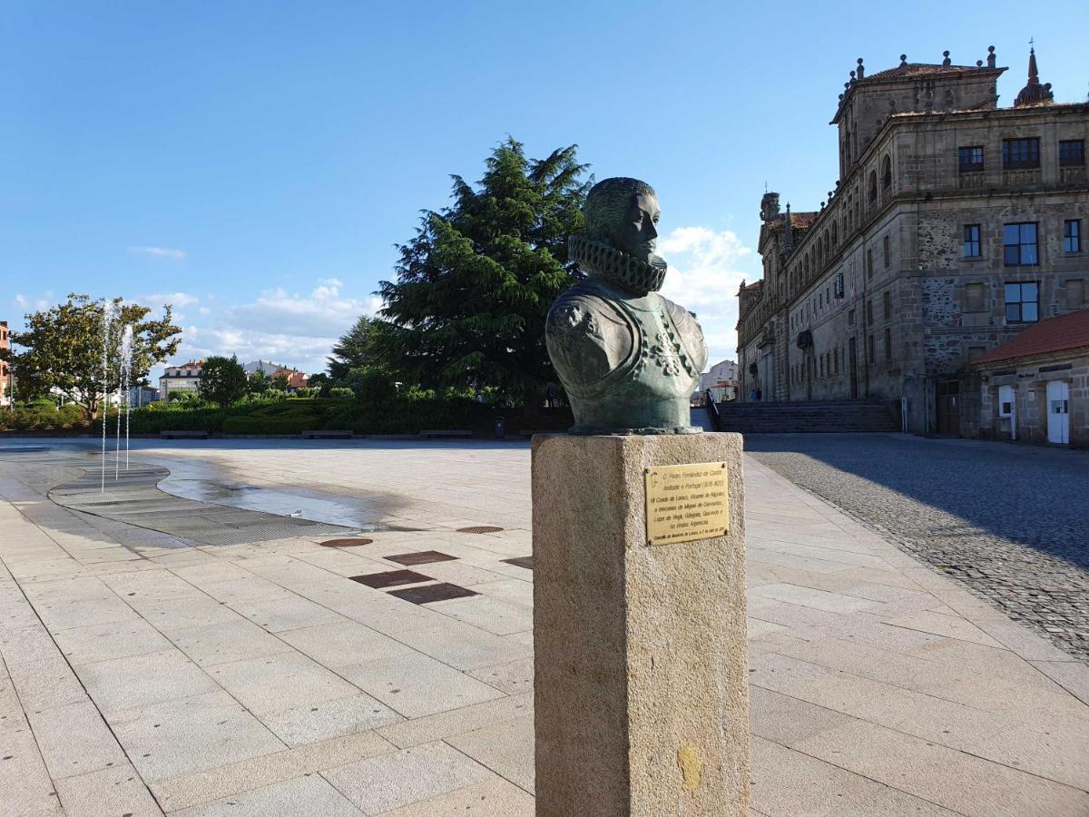 Acogedor Apartamento En El Centro De Monforte Monforte De Lemos Eksteriør billede