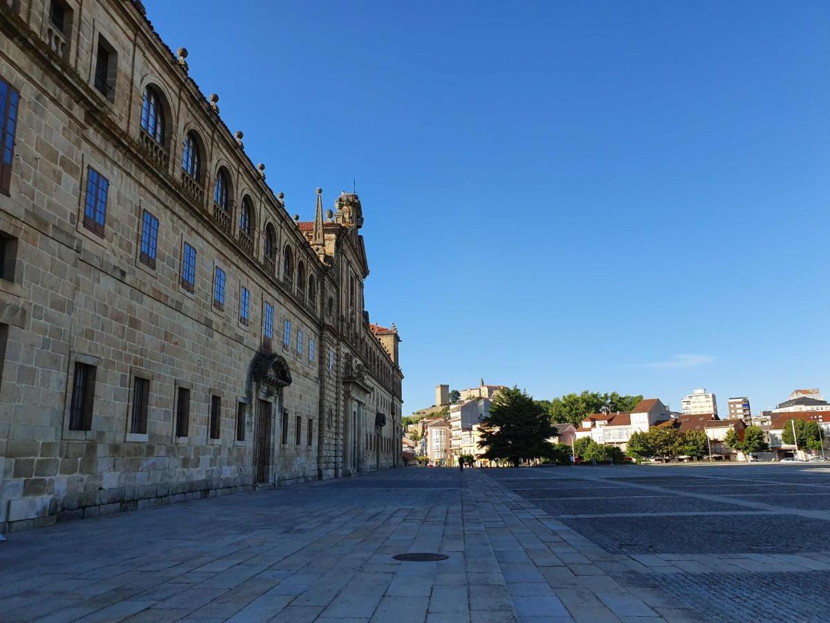 Acogedor Apartamento En El Centro De Monforte Monforte De Lemos Eksteriør billede