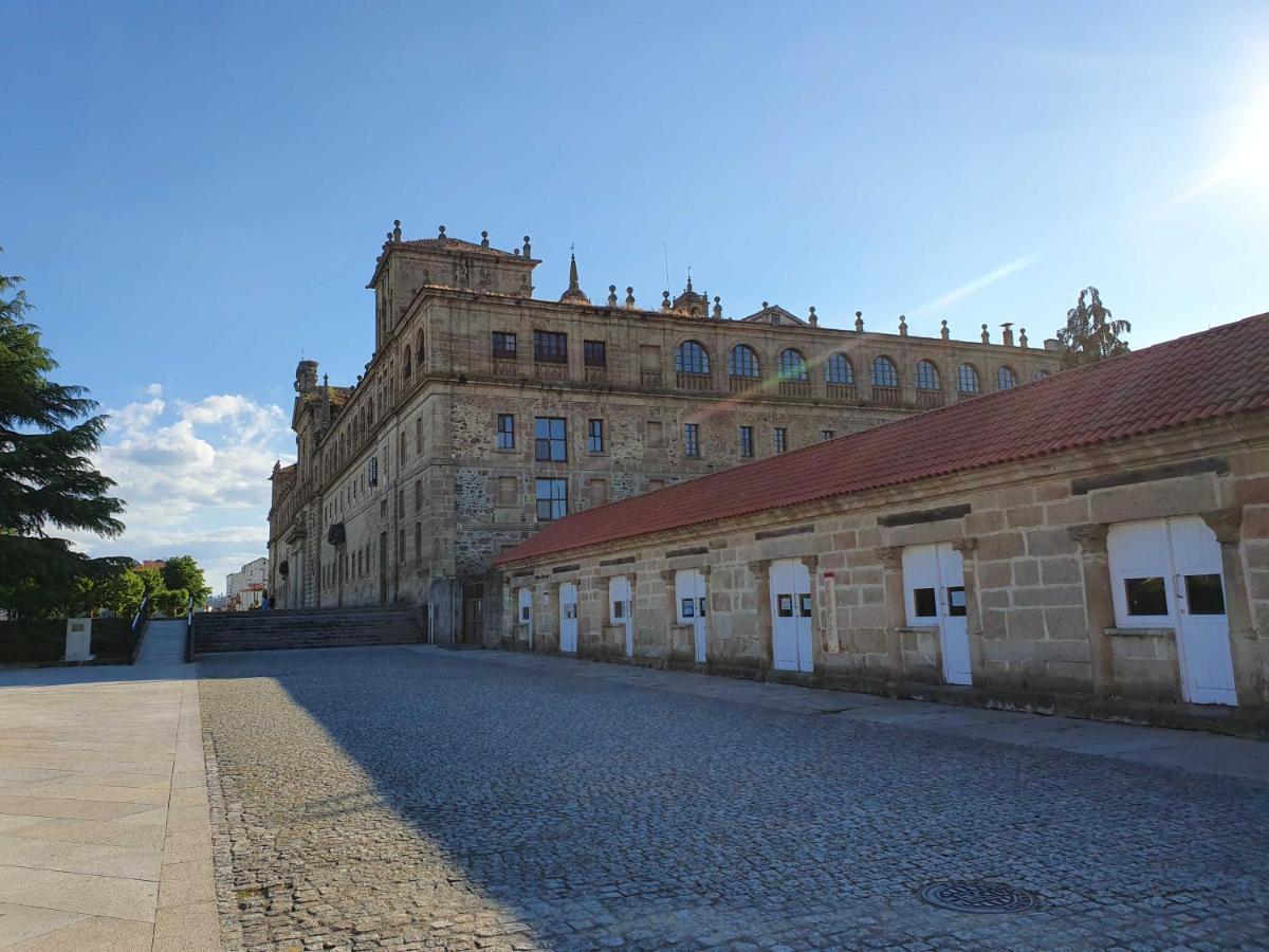 Acogedor Apartamento En El Centro De Monforte Monforte De Lemos Eksteriør billede